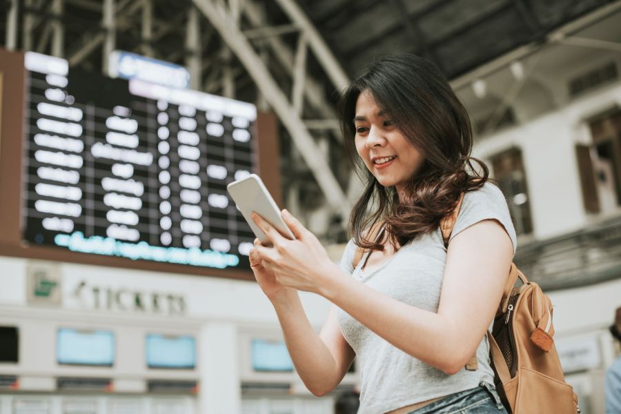 Come navigare in internet all'estero senza spendere una fortuna